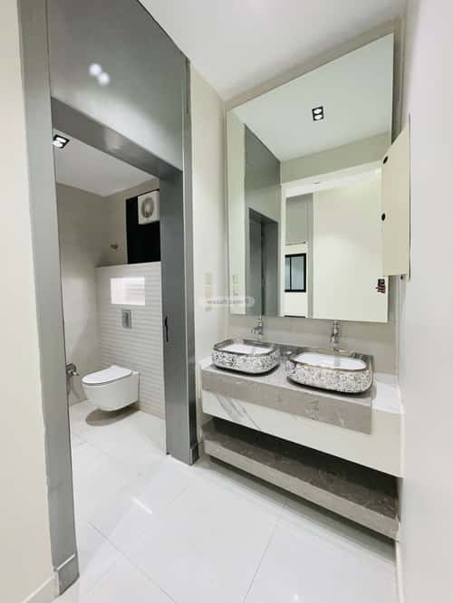 Floor 229 SQM with 6 Bedrooms Tara, Khamis Mushait