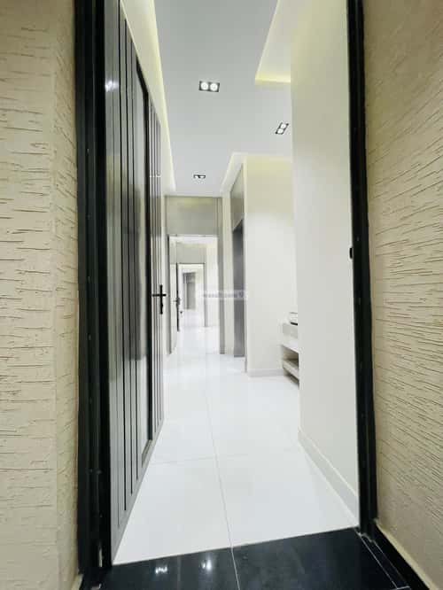 Floor 203 SQM with 6 Bedrooms Tara, Khamis Mushait