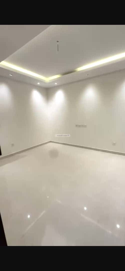 Villa 354 SQM Facing South with 3 Bedrooms Al-Janadriyah, East Riyadh, Riyadh