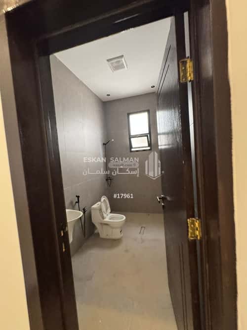 فيلا 292 متر مربع شمالية على شارع 18م بدر، جنوب الرياض، الرياض