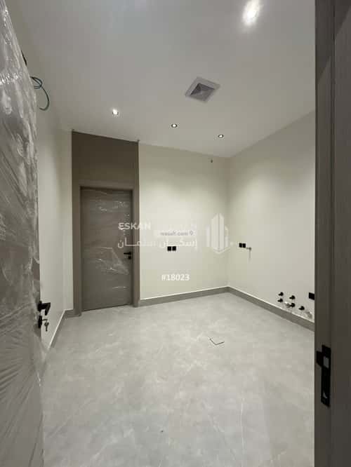 Floor 179 SQM with 5 Bedrooms Al-Janadriyah, East Riyadh, Riyadh