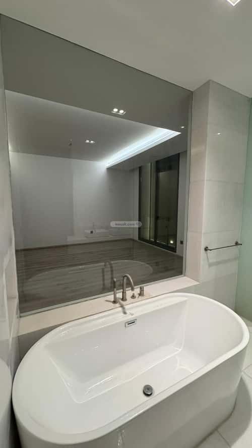 فيلا 6 غرف في البحر