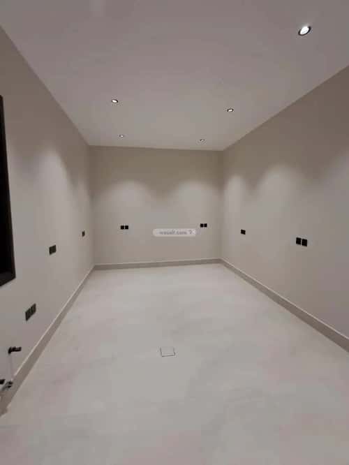 فيلا 300 متر مربع شمالية على شارع 15م العارض، شمال الرياض، الرياض