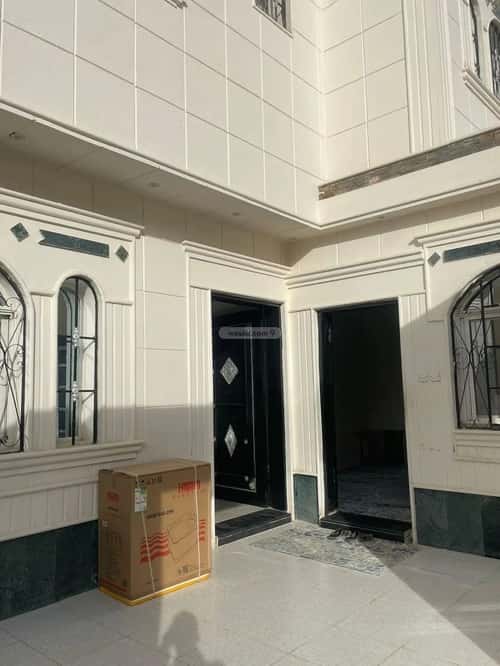 فيلا 252 متر مربع شمالية شرقية على شارع 18م الرمال، شرق الرياض، الرياض