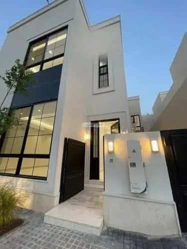 فيلا 300 متر مربع شمالية على شارع 20م المهدية، غرب الرياض، الرياض