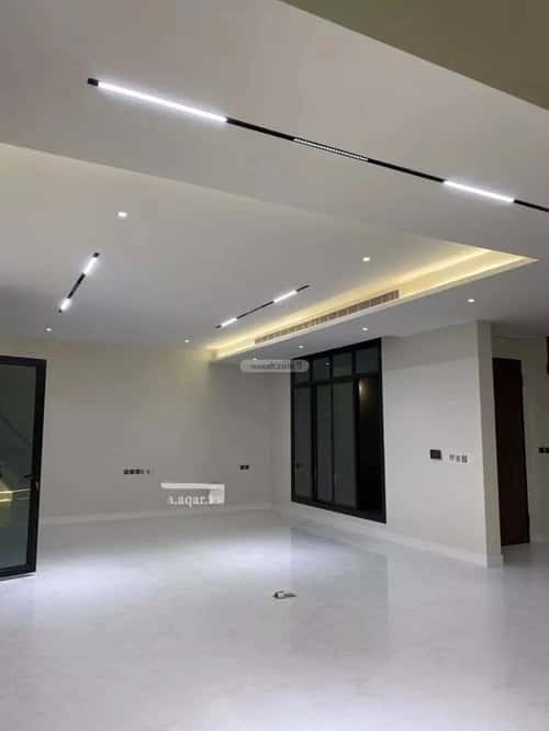 فيلا 300 متر مربع شرقية على شارع 20م المهدية، غرب الرياض، الرياض