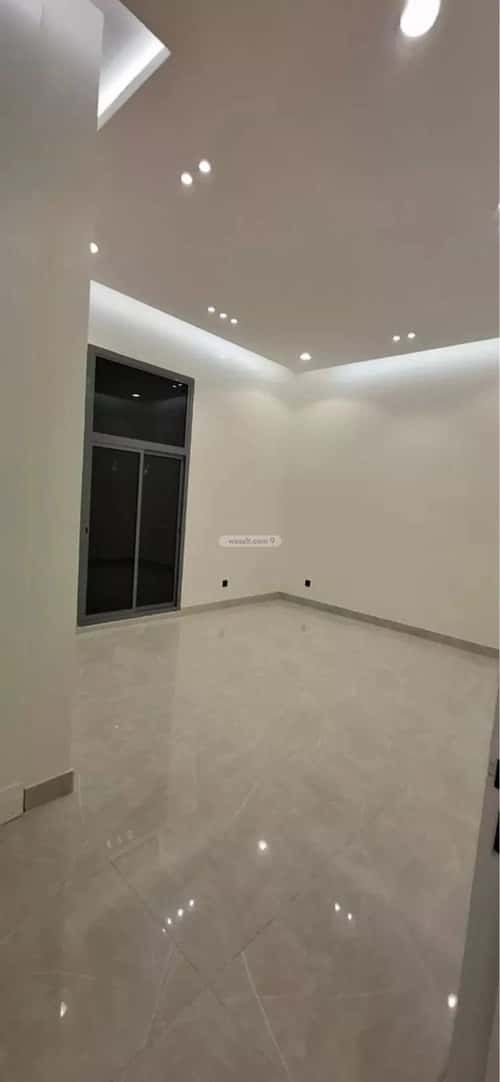 Floor 600 SQM with 5 Bedrooms Al-Janadriyah, East Riyadh, Riyadh