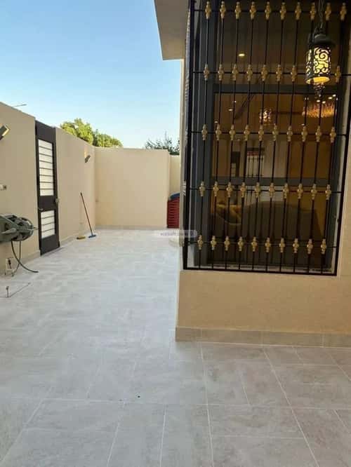 فيلا 310 متر مربع شرقية على شارع 18م الربيع، شمال الرياض، الرياض