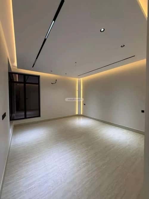 فيلا 300 متر مربع غربية على شارع 15م الزهور، أبها