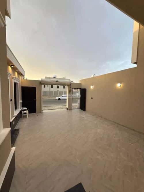 فيلا 300 متر مربع شمالية على شارع 20م شمال التضامن، خميس مشيط