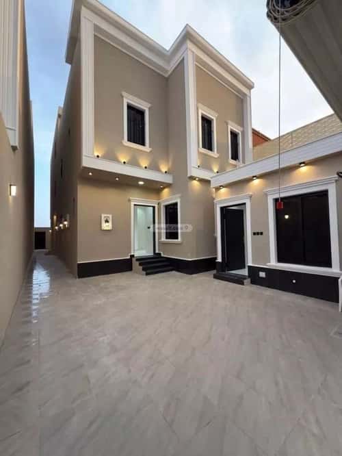 فيلا 300 متر مربع شمالية على شارع 20م شمال التضامن، خميس مشيط