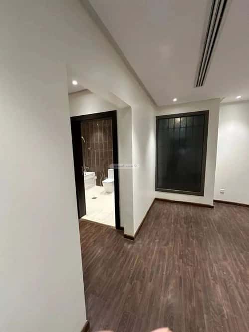 فيلا 310 متر مربع شرقية على شارع 18م الربيع، شمال الرياض، الرياض