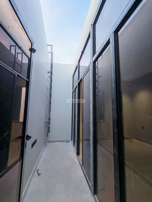 Floor 271 SQM with 5 Bedrooms Ar-Rimal, East Riyadh, Riyadh