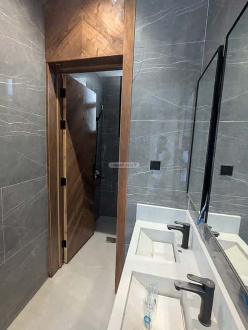 فيلا 264 متر مربع شرقية على شارع 20م عكاظ، جنوب الرياض، الرياض