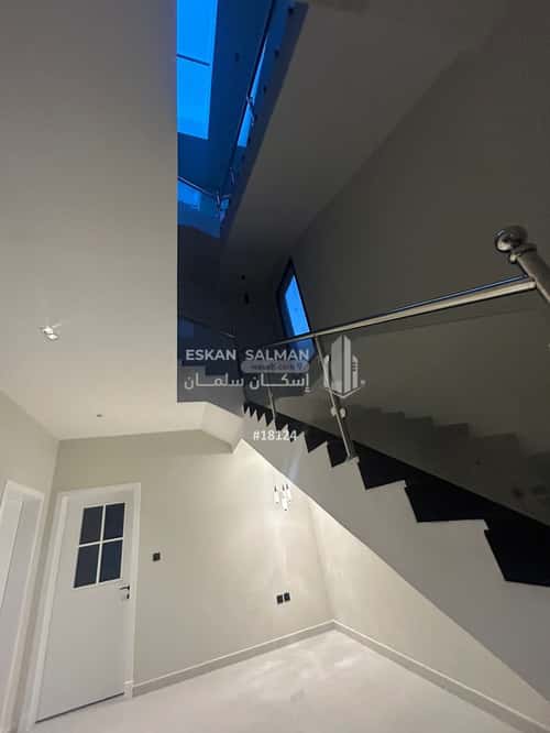 فيلا 300 متر مربع شرقية على شارع 20م العقيق، الخبر