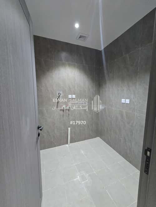 فيلا 340 متر مربع جنوبية على شارع 40م الأمواج، الخبر