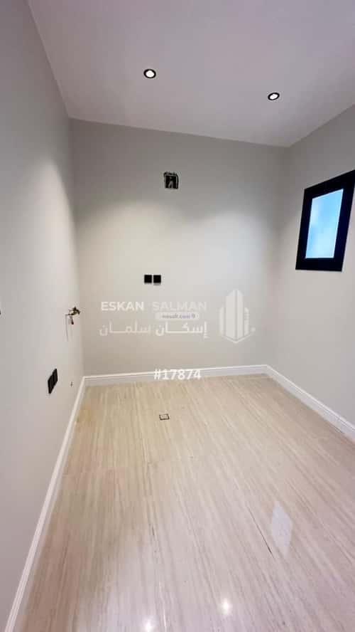 فيلا 250 متر مربع شرقية على شارع 20م ضاحية الملك فهد، الدمام