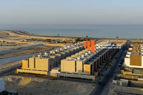 فيلا 459 متر مربع شمالية على شارع 30م الصدفة، الدمام