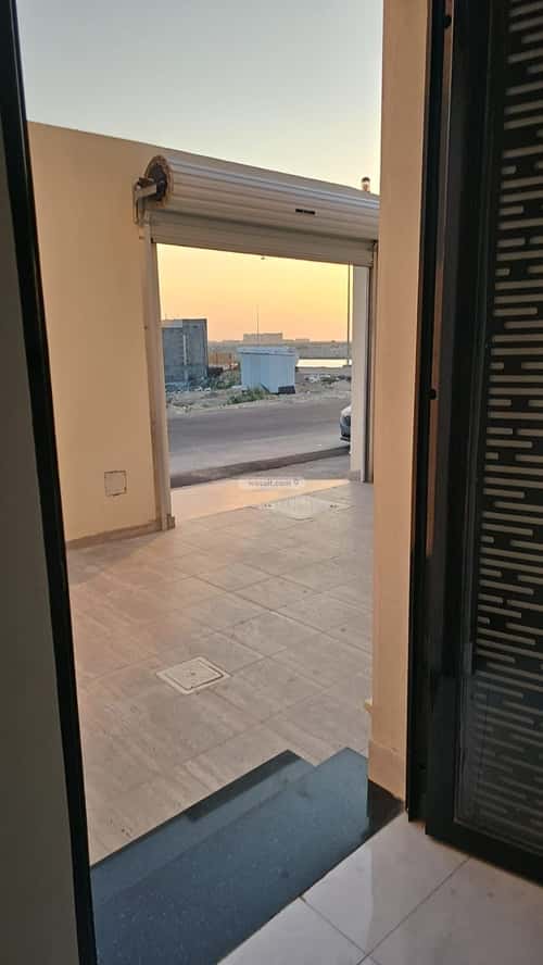 فيلا 325 متر مربع جنوبية على شارع 20م الصواري، الخبر