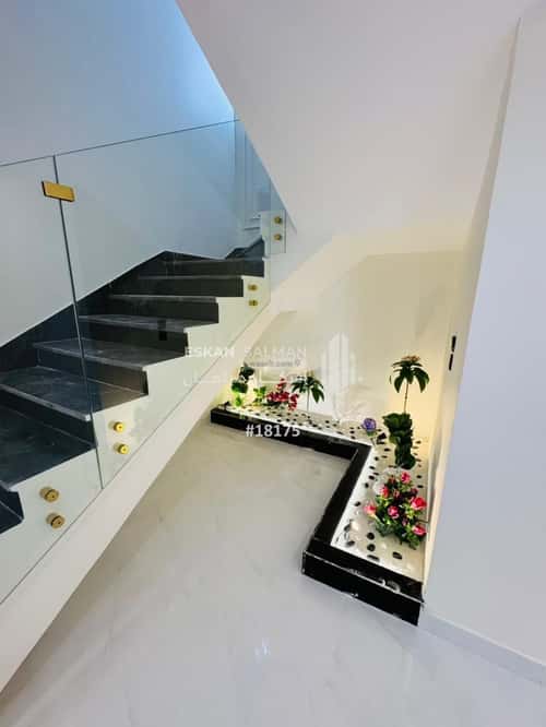 فيلا 325 متر مربع جنوبية على شارع 40م الرحاب، الطائف