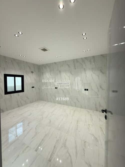 فيلا 250 متر مربع شرقية على شارع 20م الرحبة، الطائف