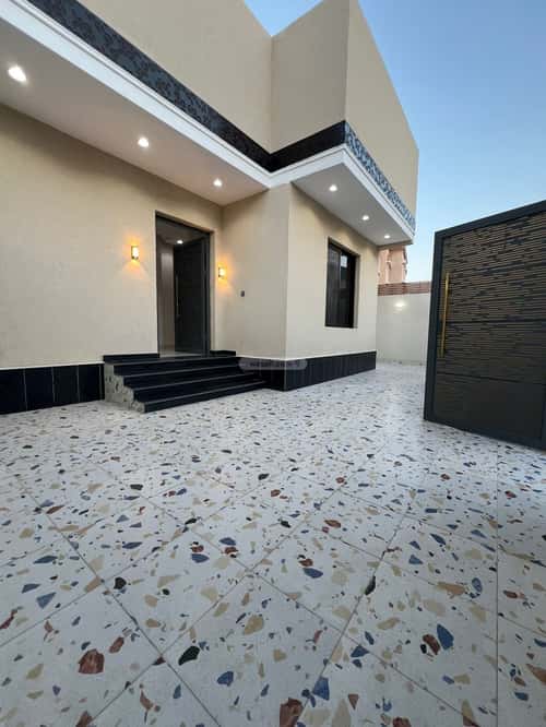 فيلا 348 متر مربع غربية على شارع 16م الصالحية، شرق جدة، جدة