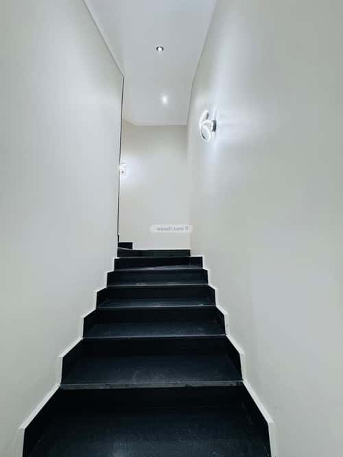 فيلا 355 متر مربع شرقية على شارع 20م الرحاب، الطائف