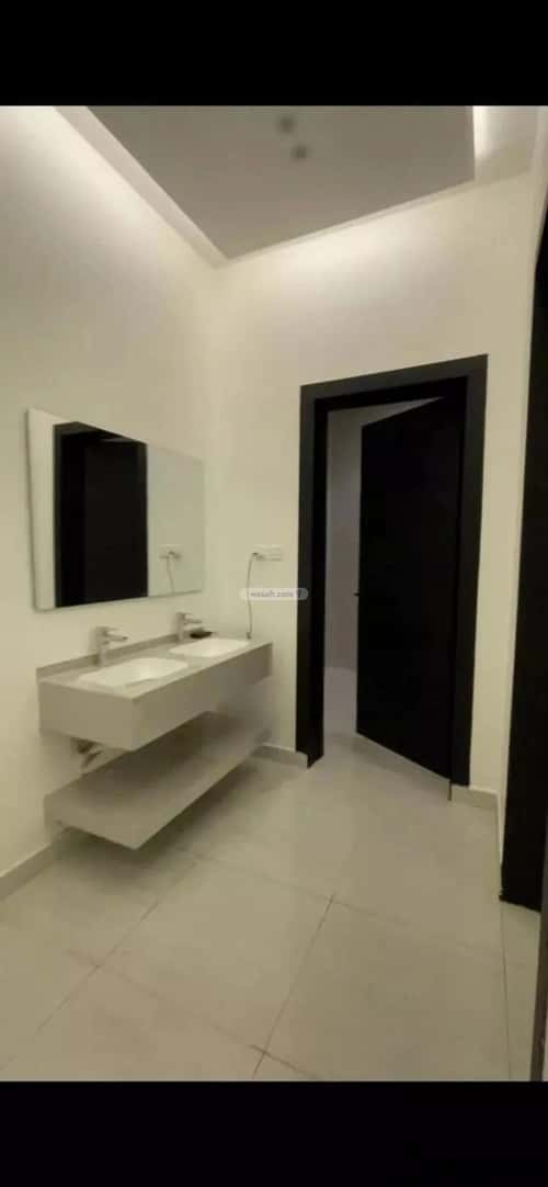 فيلا 312 متر مربع شرقية على شارع 18م النظيم، شرق الرياض، الرياض