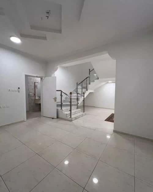 فيلا 330 متر مربع شرقية على شارع 15م العقيق، شمال الرياض، الرياض