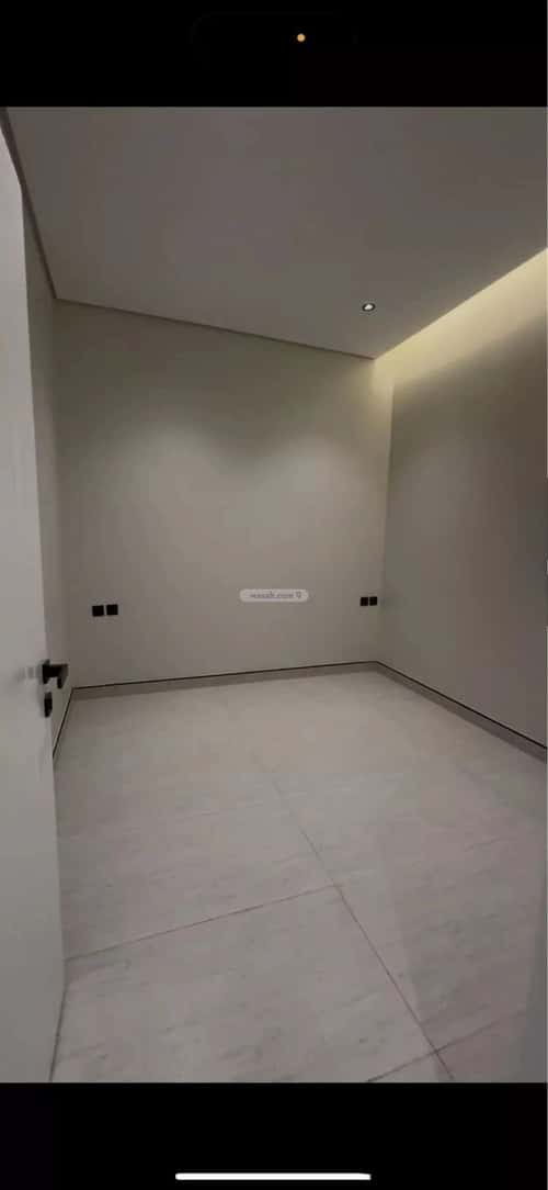 Apartment with 4 Bedrooms Middle Al-Uraija, West Riyadh, Riyadh