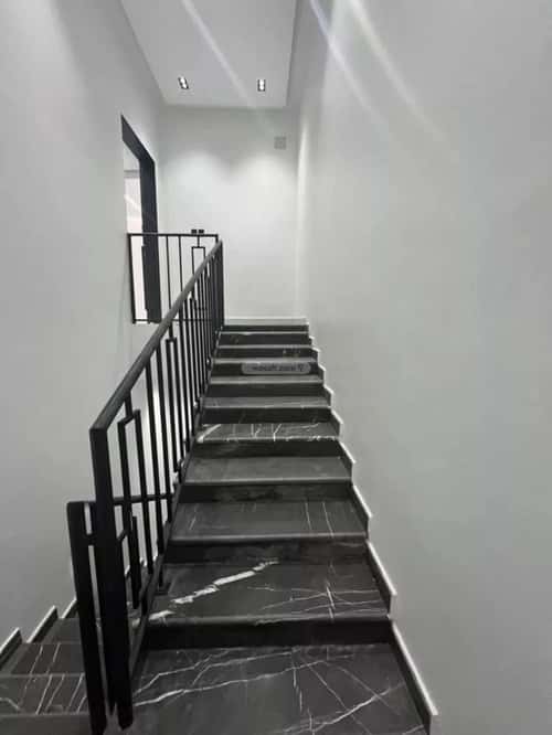 5 bedroom villa in Al Janadriyah