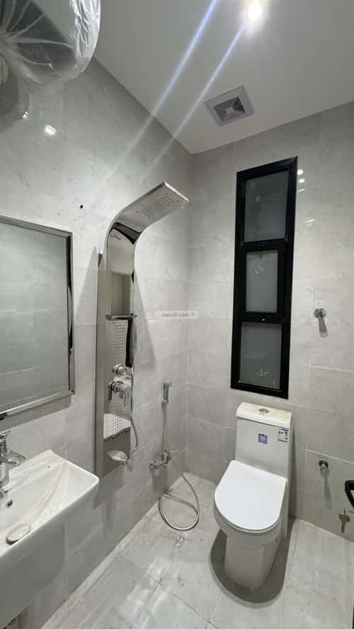 فيلا 384 متر مربع غربية على شارع 24م ضاحية الملك فهد، الدمام