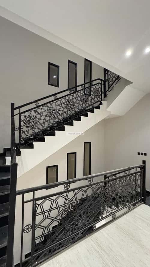 فيلا 384 متر مربع غربية على شارع 24م ضاحية الملك فهد، الدمام