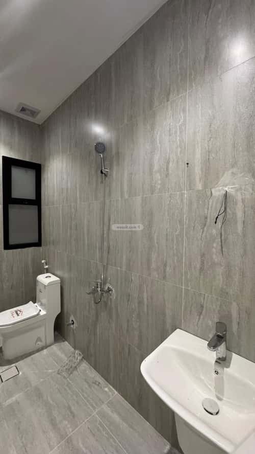 فيلا 226 متر مربع شمالية على شارع 24م ضاحية الملك فهد، الدمام