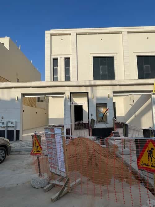 فيلا 285 متر مربع شمالية على شارع 15م عكاظ، جنوب الرياض، الرياض