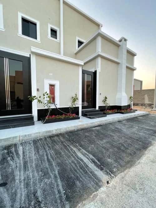 فيلا 297 متر مربع جنوبية شرقية على شارع 20م الملك فهد، عنيزة