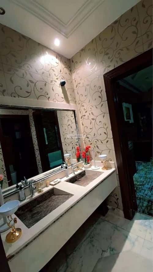 فيلا 350 متر مربع شرقية على شارع 15م الفلاح، شمال الرياض، الرياض