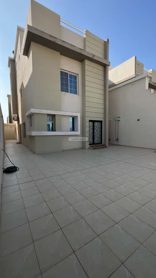 فيلا 300 متر مربع شرقية على شارع 20م الخزامى، الاحساء