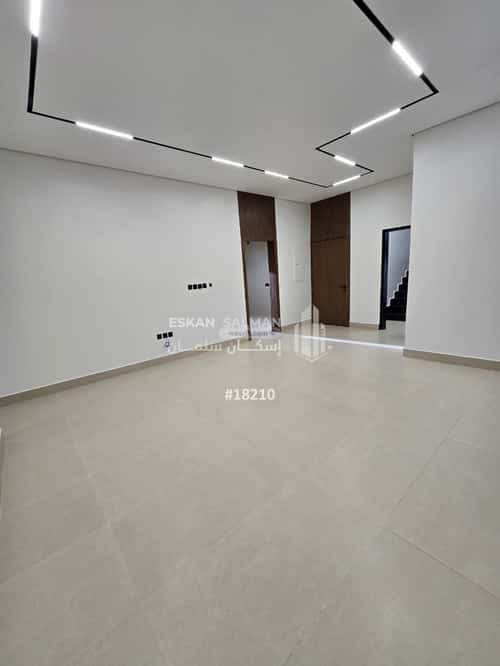 5 bedroom floor in Al Maizilah