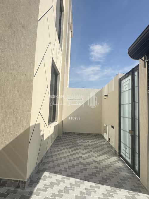 فيلا 321 متر مربع جنوبية على شارع 15م الرابية، العيون