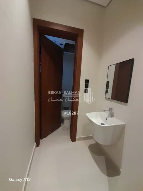 فيلا 339 متر مربع شمالية على شارع 15م النظيم، شرق الرياض، الرياض