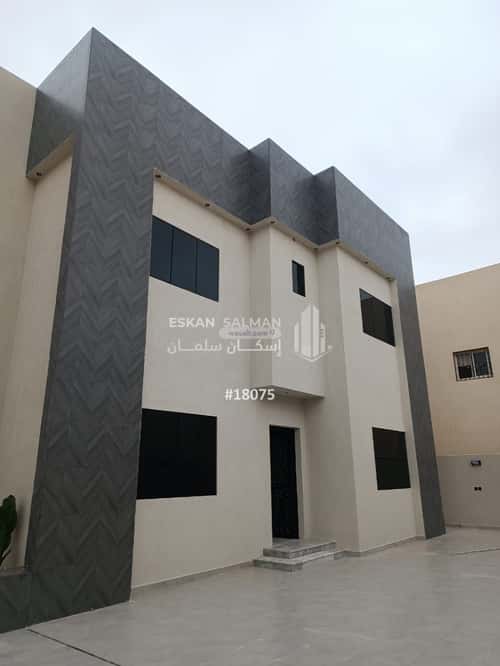 فيلا 512 متر مربع غربية على شارع 15م القادسية، البدائع