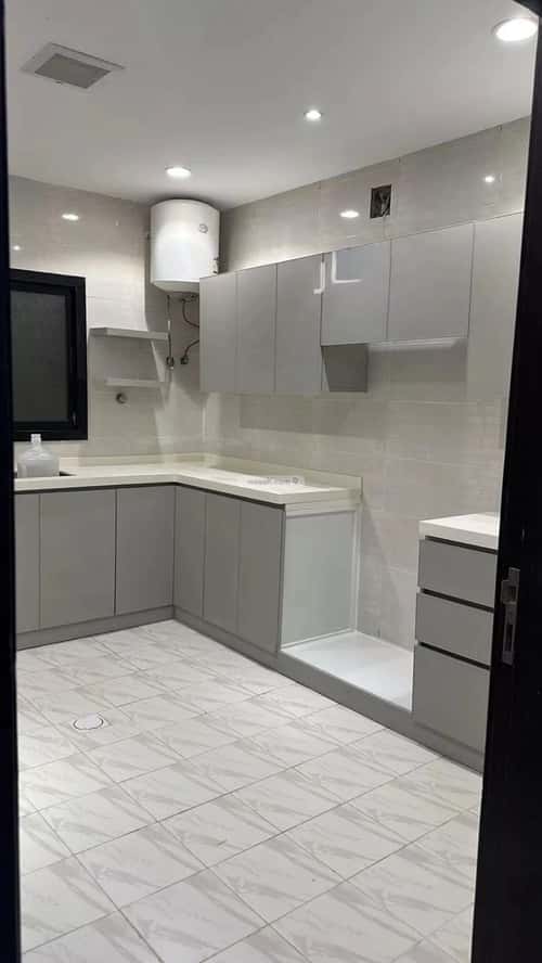 Villa 300 SQM Facing South with 5 Bedrooms Ar-Rimal, East Riyadh, Riyadh