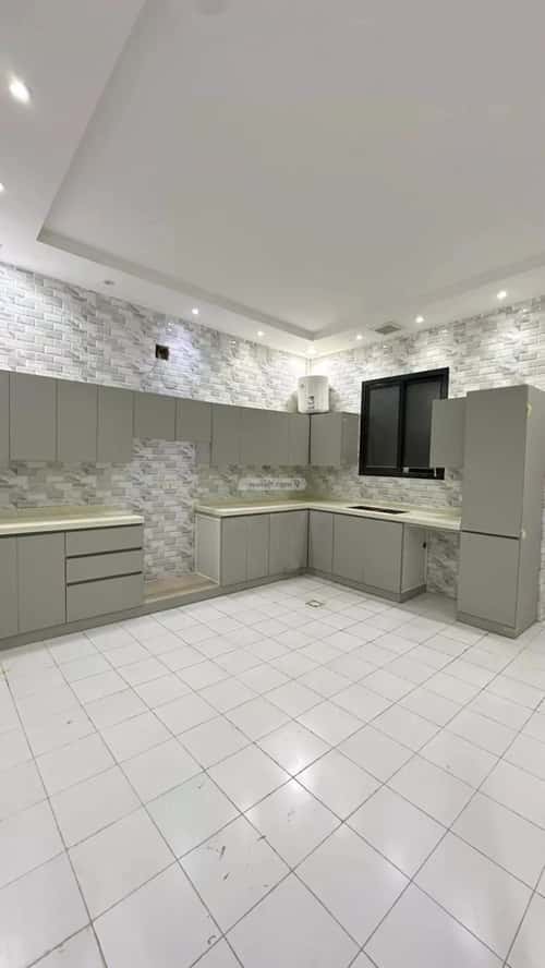 Villa 300 SQM Facing South with 5 Bedrooms Ar-Rimal, East Riyadh, Riyadh