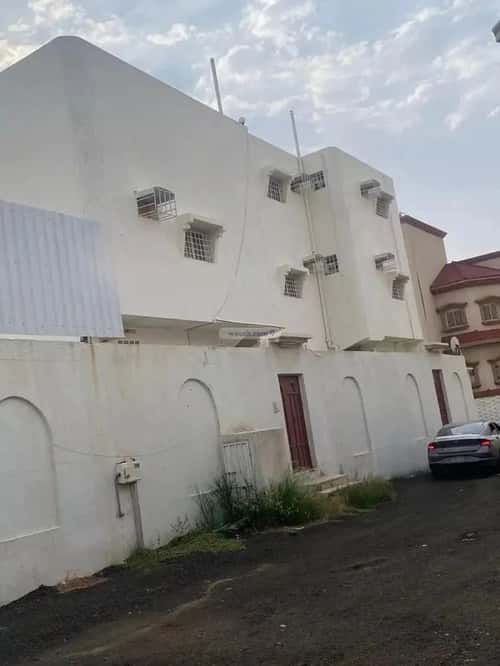 استراحة 854 متر مربع جنوبية على شارع 40م الوادي، حائل