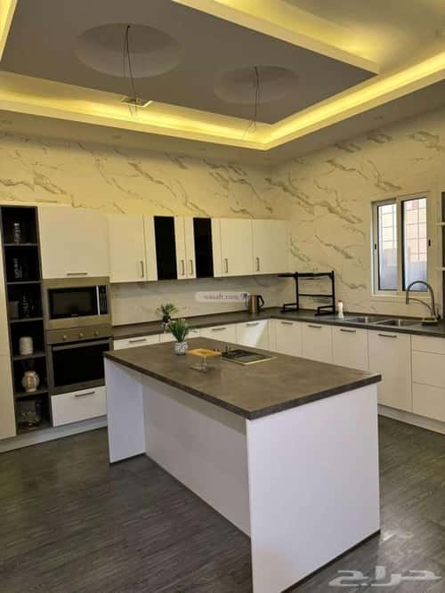 فيلا 600 متر مربع جنوبية على شارع 20م الشعلة، الدمام