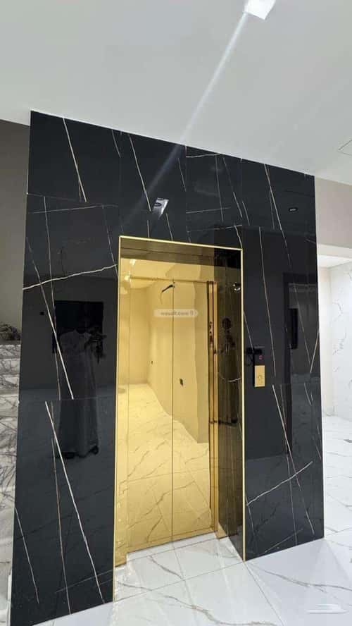 فيلا 302 متر مربع شمالية على شارع 18م الشعلة، الدمام