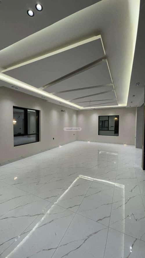 فيلا 302 متر مربع شمالية على شارع 18م الشعلة، الدمام