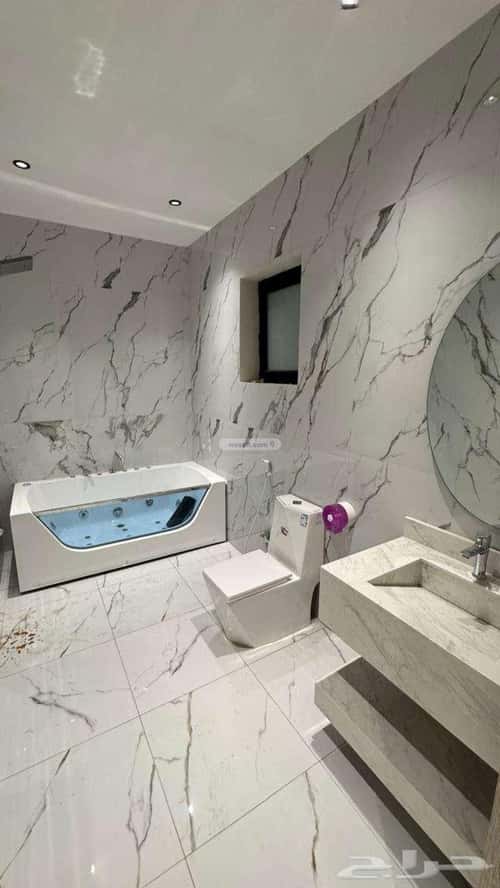 فيلا 302 متر مربع شمالية على شارع 18م الشعلة، الدمام