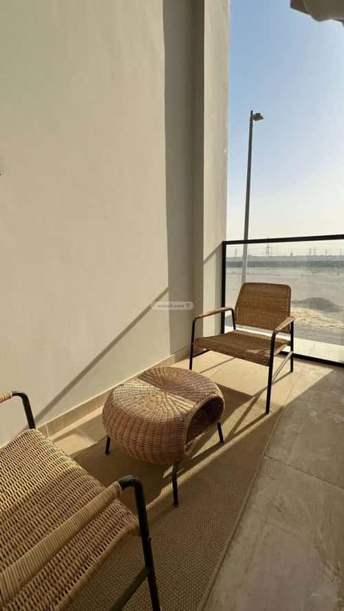 فيلا 289 متر مربع غربية على شارع 18م الشعلة، الدمام